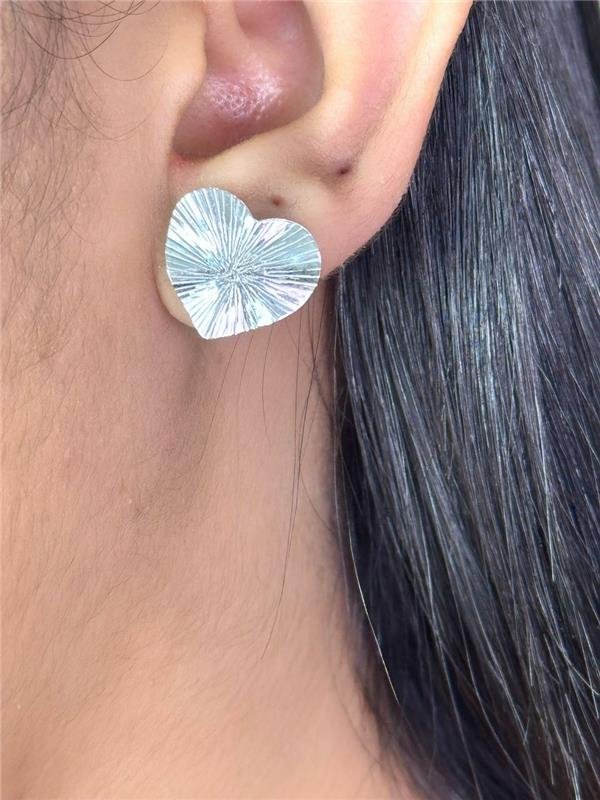 BRINCO CORAÇÃO DETALHE RISCADO