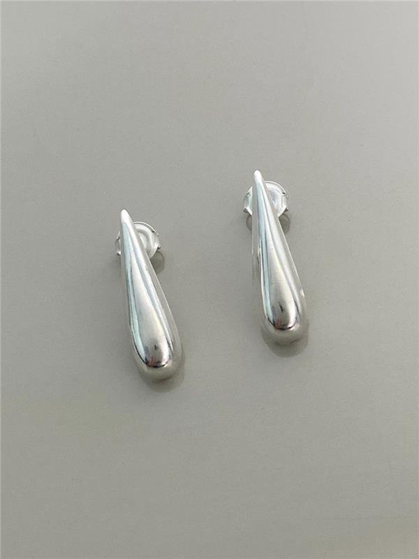 BRINCO GOTA LISA ALONGADA 