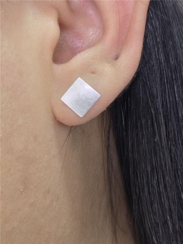 BRINCO QUADRADO CHAPINHA LISA