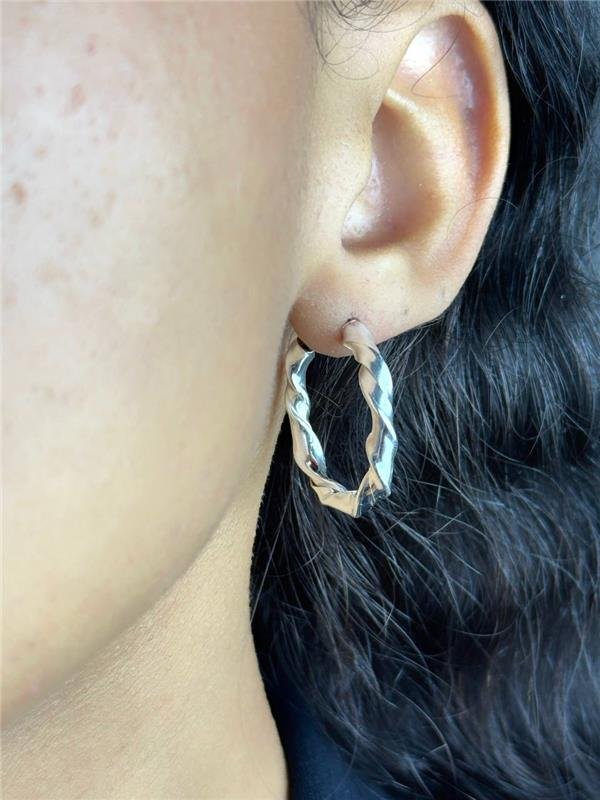 BRINCO ARGOLA TUBO TORCIDO