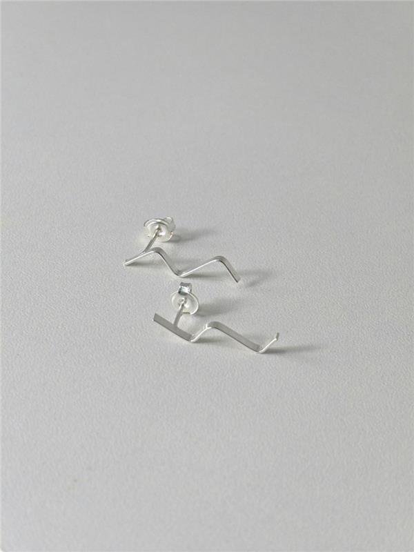 BRINCO ONDULADO FIO ACHATADO