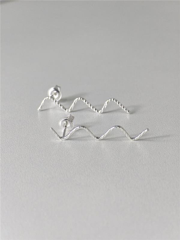 BRINCO FIO ONDULADO C/TEXTURA