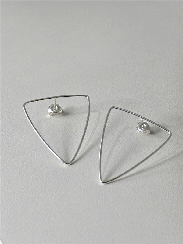 BRINCO FIO TRIÂNGULO