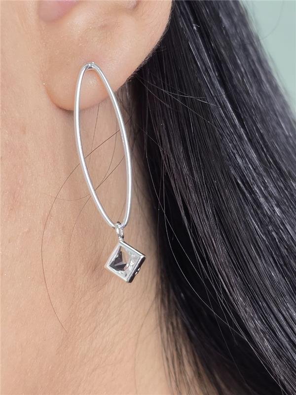 BRINCO OVAL PINGENTE PONTO LUZ LOSANGO