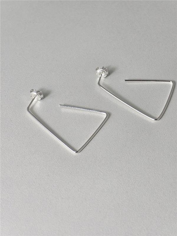 BRINCO TRIÂNGULO ABERTO FIO 
