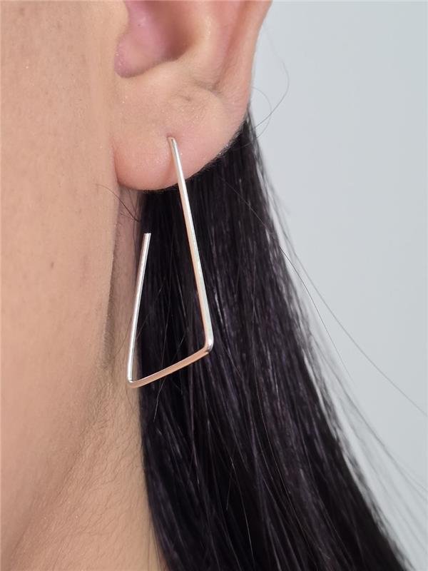 BRINCO TRIÂNGULO ABERTO FIO 