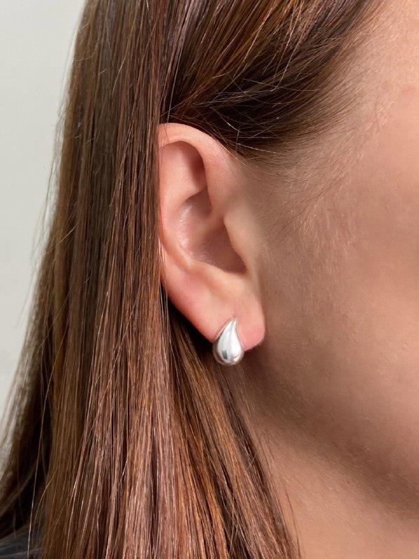 BRINCO GOTA VÍRGULA LISA