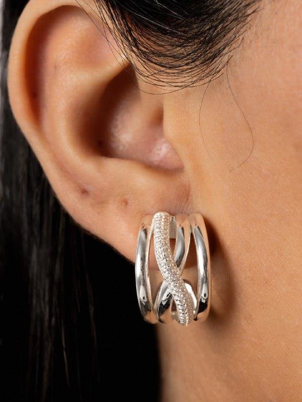 BRINCO MEIA ARGOLA C/FIOS LISO E ZIRCÔNIA