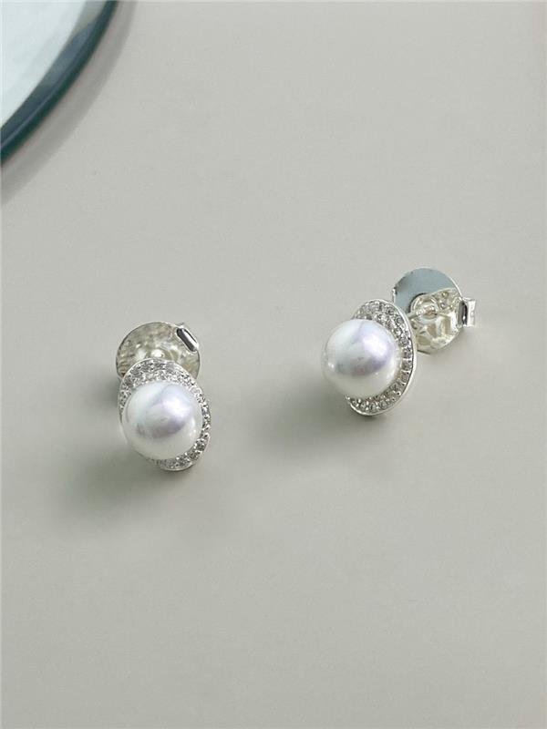 BRINCO PÉROLA SHELL BASE OVAL CRAVEJADA