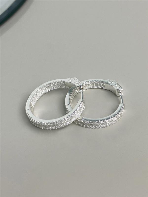 BRINCO ARGOLA ZIRCÔNIA NAVETE 