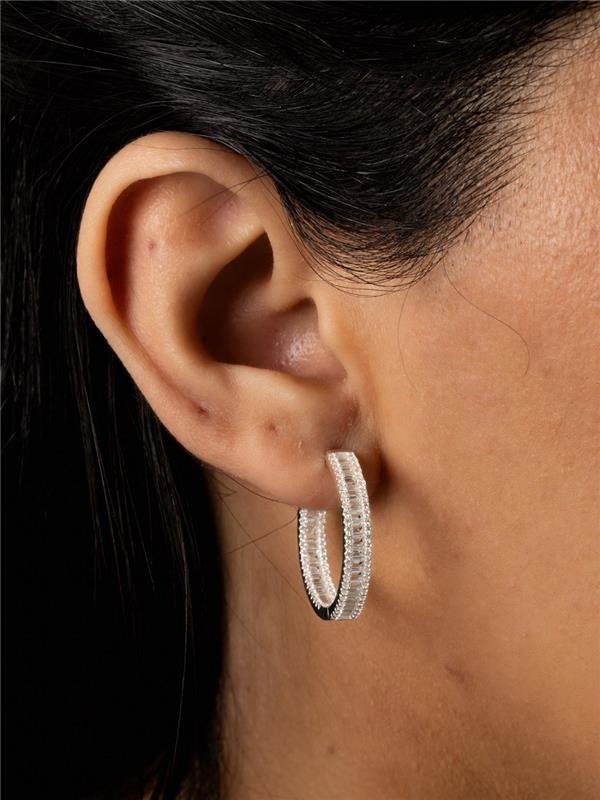 BRINCO ARGOLA ZIRCÔNIA NAVETE 