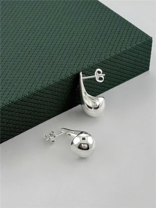 BRINCO GOTA ALONGADA LISA 2,2X1CM
