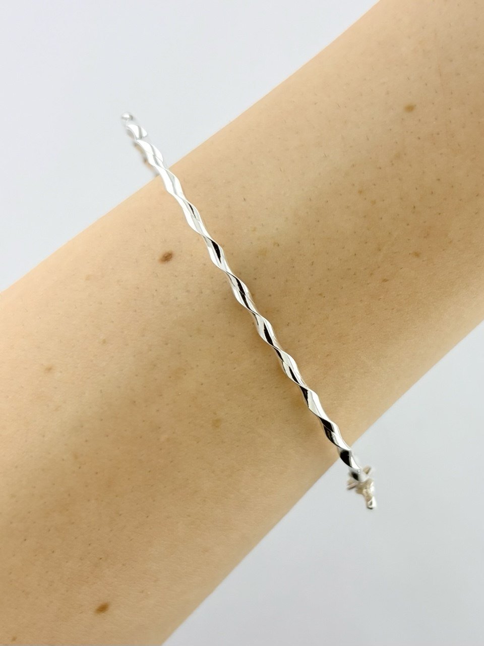 BRACELETE TUBO FIO TORCIDO 