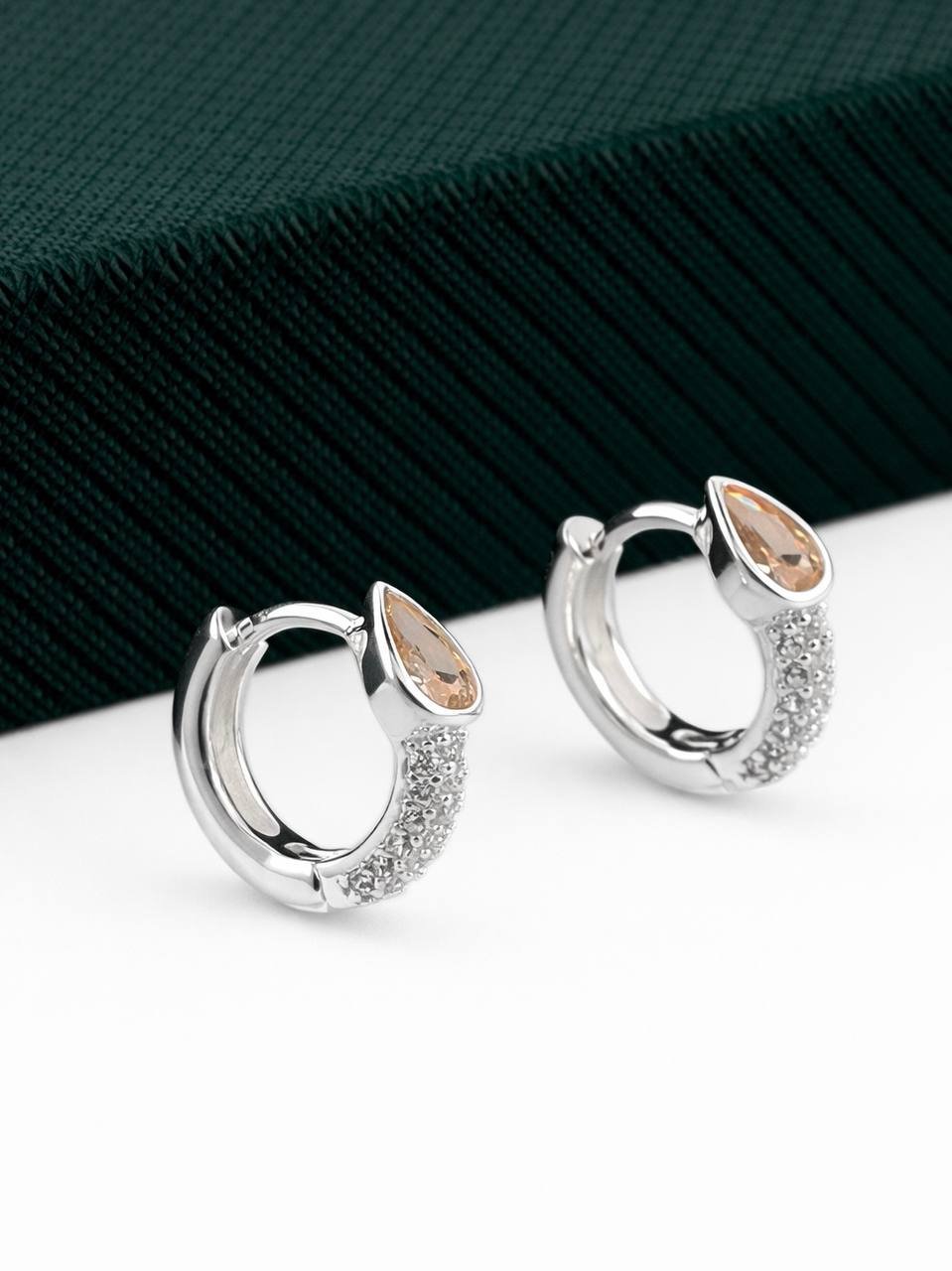 BRINCO ARGOLINHA CRAVEJADA COM GOTA 1,2CM