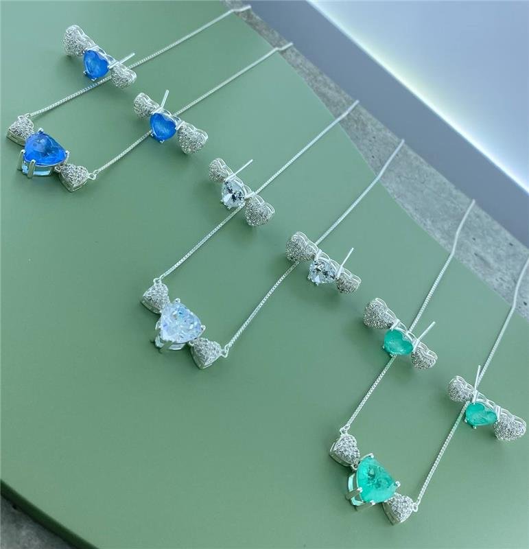 CONJUNTO V15 TRÊS CORAÇÕES COLAR+BRINCO