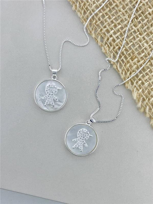 COLAR V15 MEDALHA MENINO ZIRCÔNIA MADRE PÉROLA