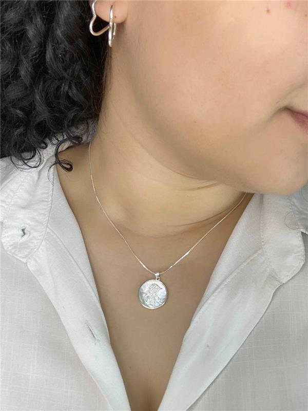 COLAR V15 MEDALHA MENINO ZIRCÔNIA MADRE PÉROLA