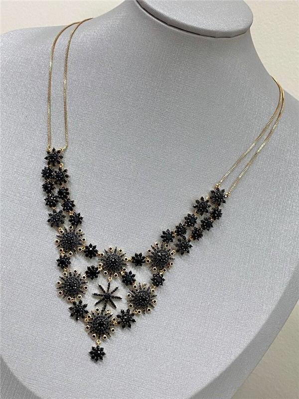 COLAR CASCATA DE FLORES C/ZIRCÔNIA ÔNIX