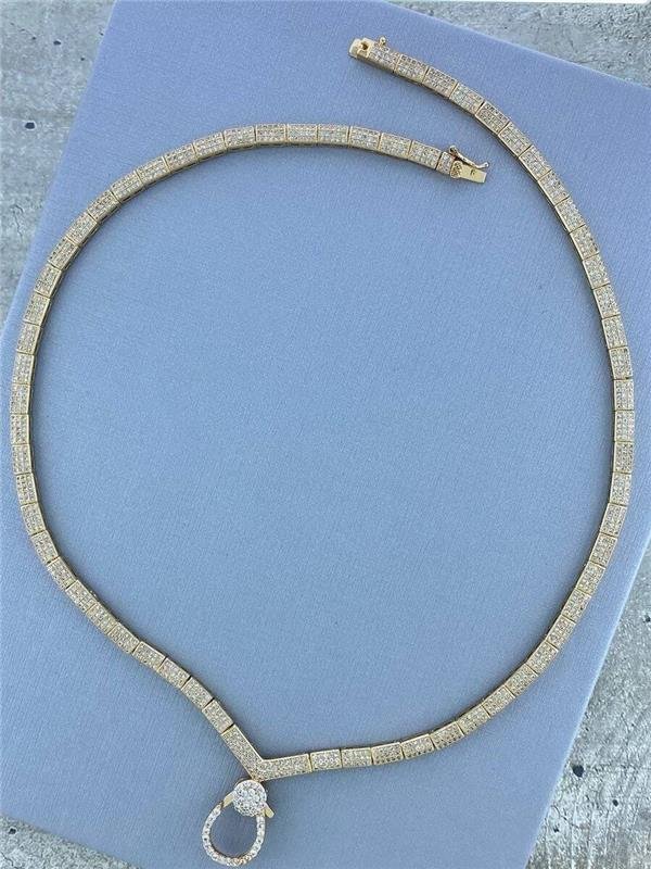 COLAR EM V FESTA CRAVEJADO CRISTAL