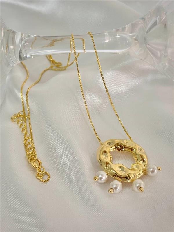 COLAR V12 ORGÂNICO C/PINGENTE PÉROLA