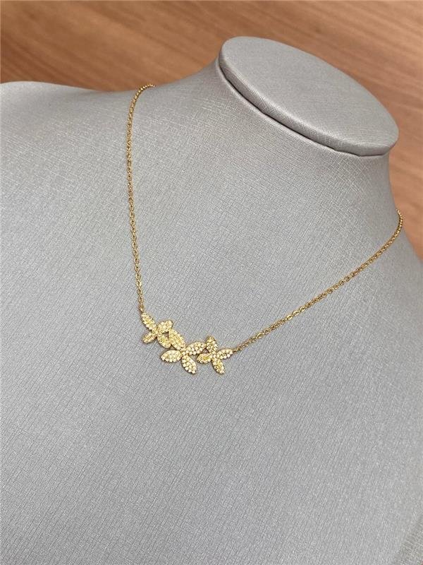 COLAR FLORES CRAVEJADAS 