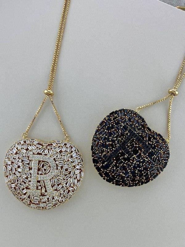 COLAR GRAVATA PINGENTE CORAÇÃO ALFABETO CRAVEJADO