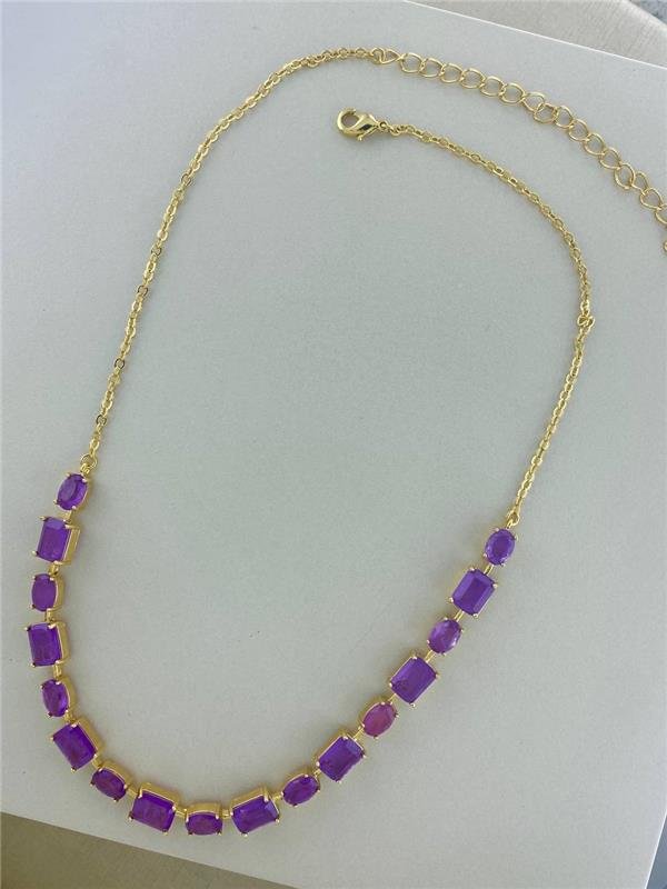 COLAR COM DETALHE EM RETÂNGULO/OVAL 