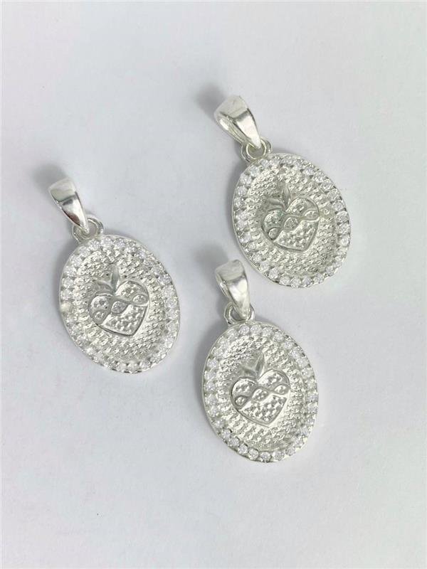 PINGENTE OVAL DETALHE CORAÇÃO COM ZIRCÔNIA
