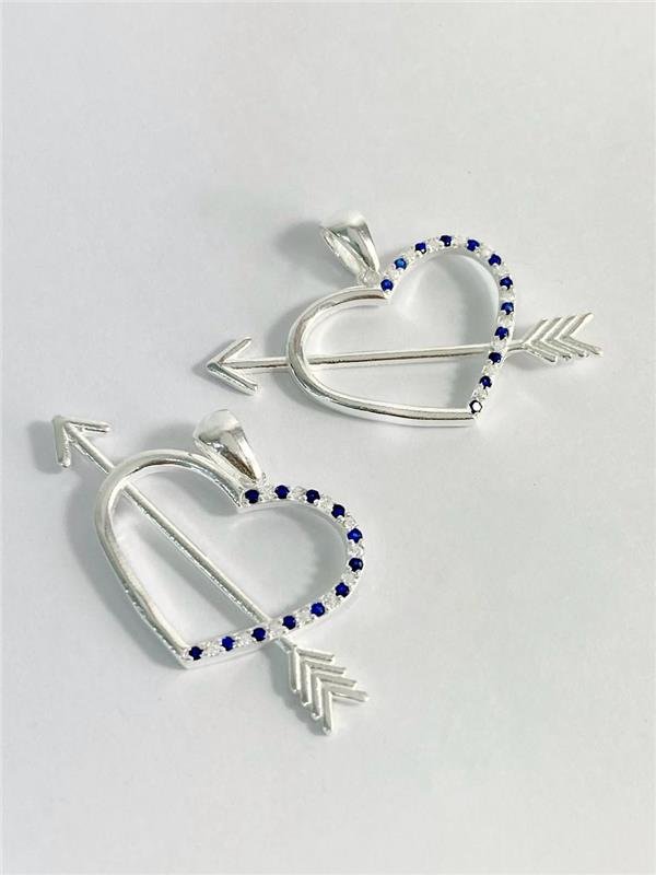 PINGENTE CORAÇÃO COM FLECHA 2,1X1,7CM