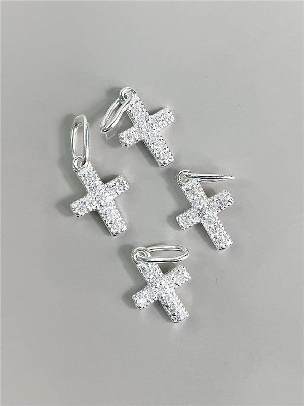 PINGENTE CRUZ PEQUENA CRAVEJADA 