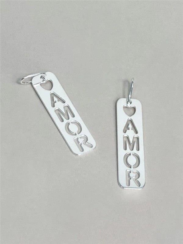 PINGENTE PLAQUINHA ESCRITA AMOR 3X8MM